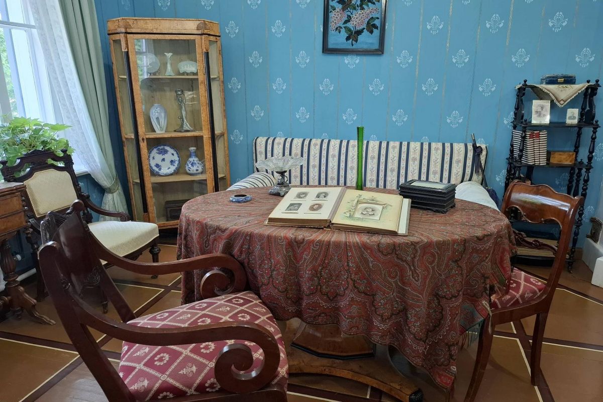 «Страна Блока и Менделеева». Шахматово -Тараканово- Боблово. Группы