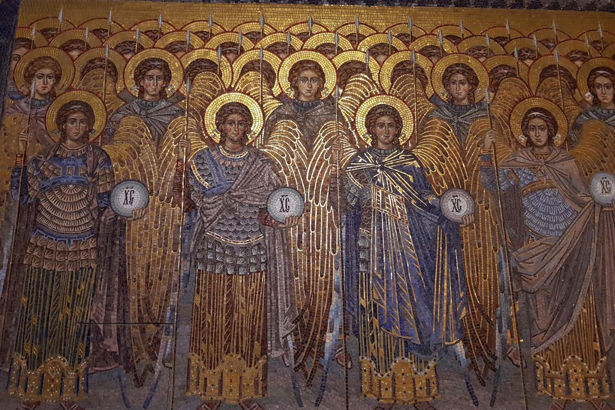 «Дорога памяти, 1418 шагов»  + главный храм ВС РФ. Школьники