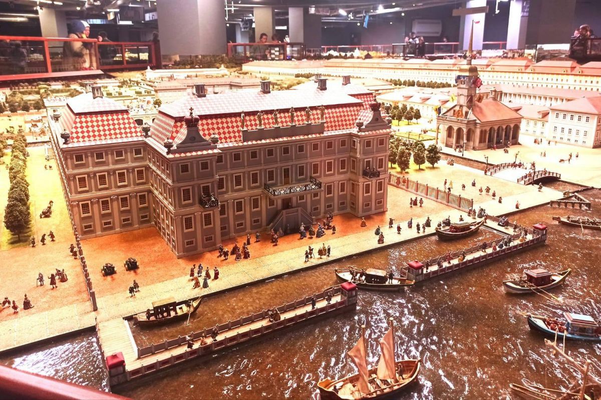 Ура! Каникулы в Петербурге. Лето 2027.