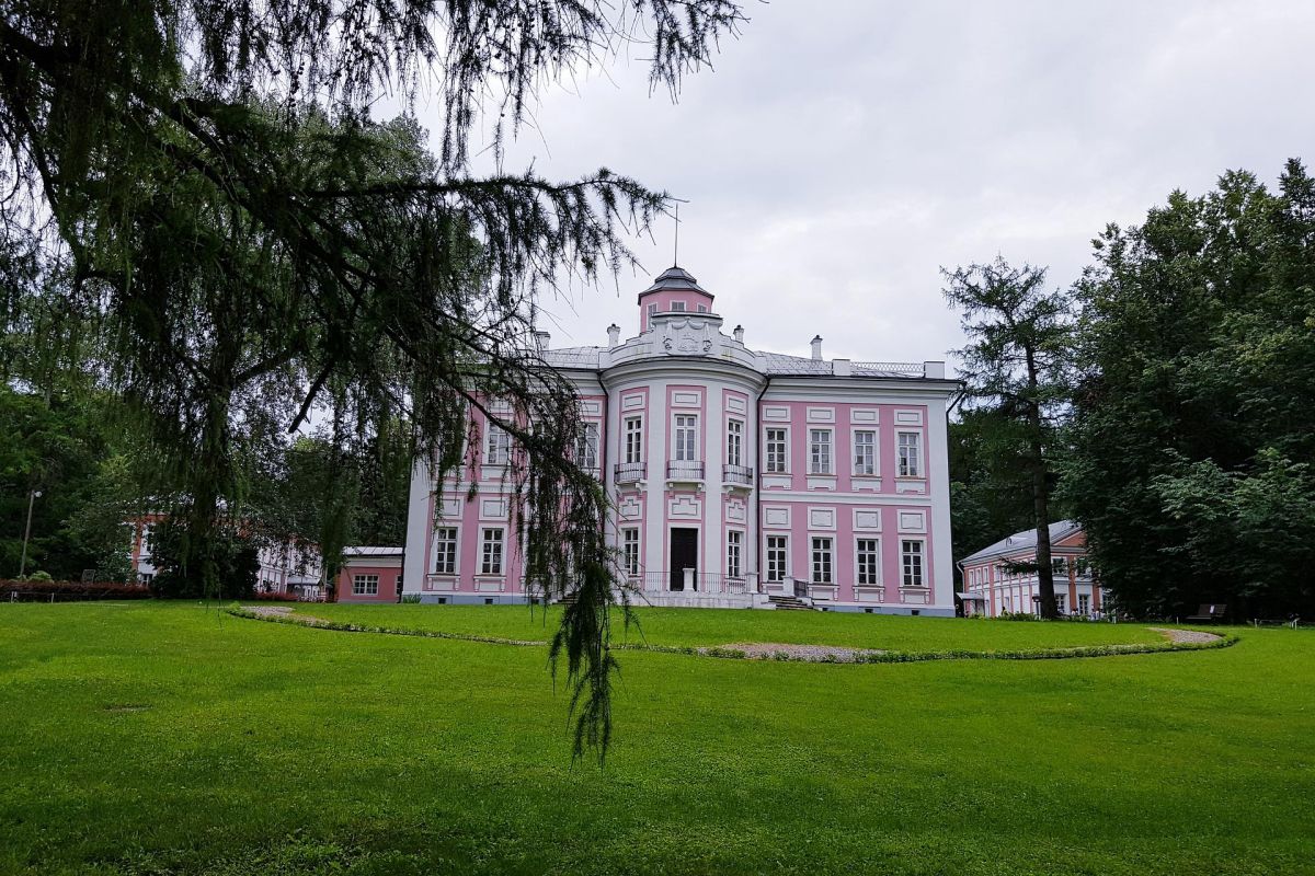 Выпускной в усадьбе Вяземы. Для младших классов.