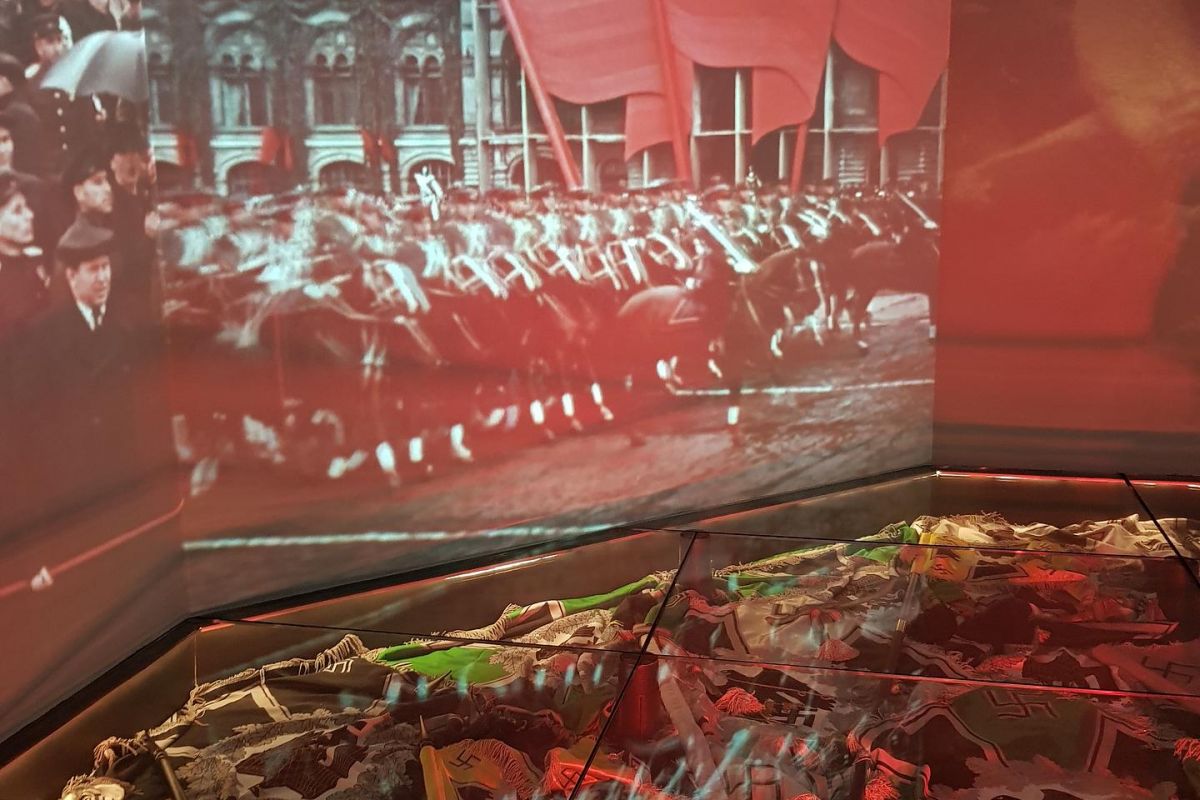 «Дорога памяти, 1418 шагов»  + главный храм ВС РФ. Школьники