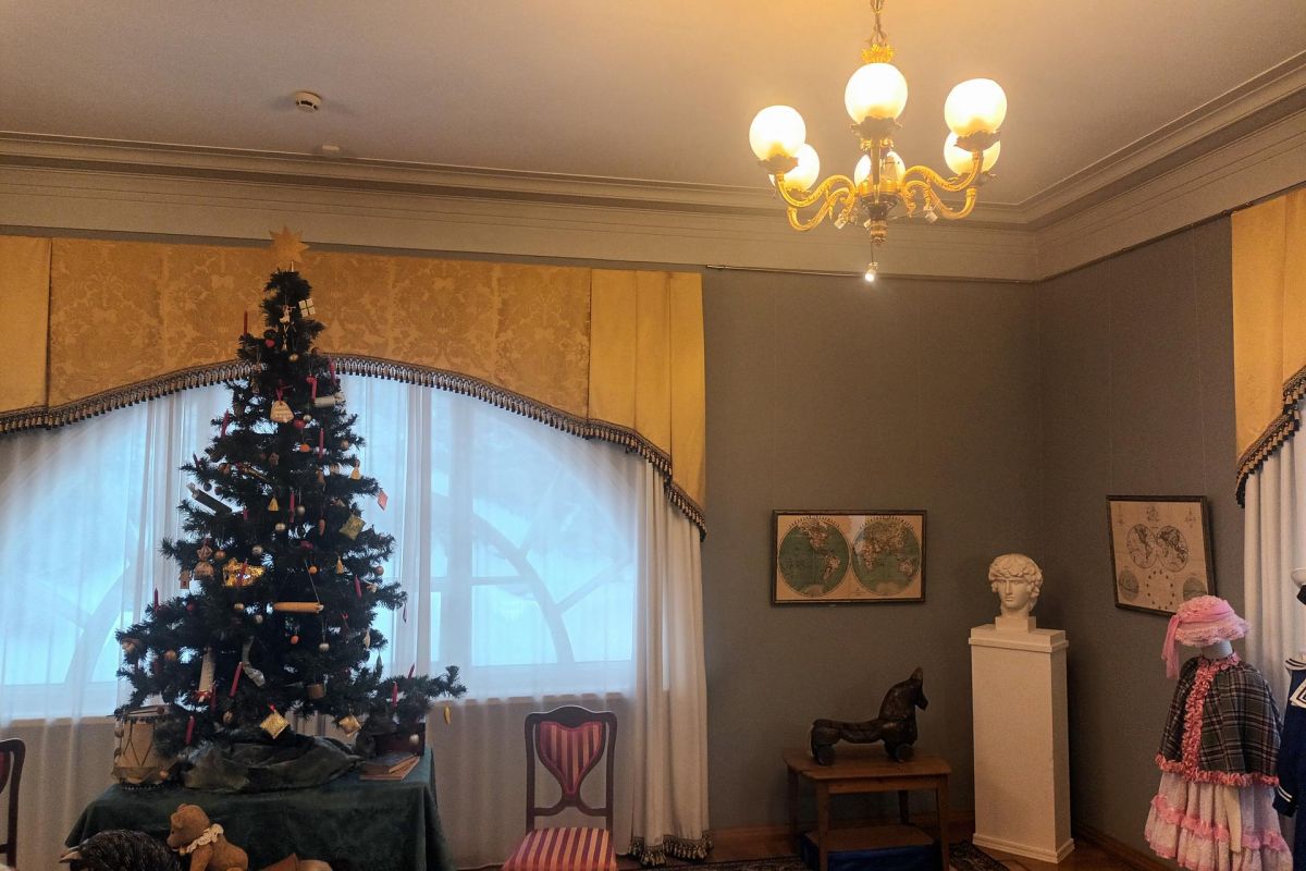 Новогодняя Москва с праздничной программой в усадьбе Люблино