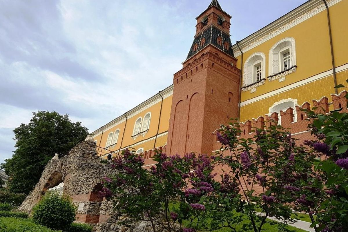 Пешеходная экскурсия по историческому центру с экскурсией в Алмазный фонд для группы до 20 чел